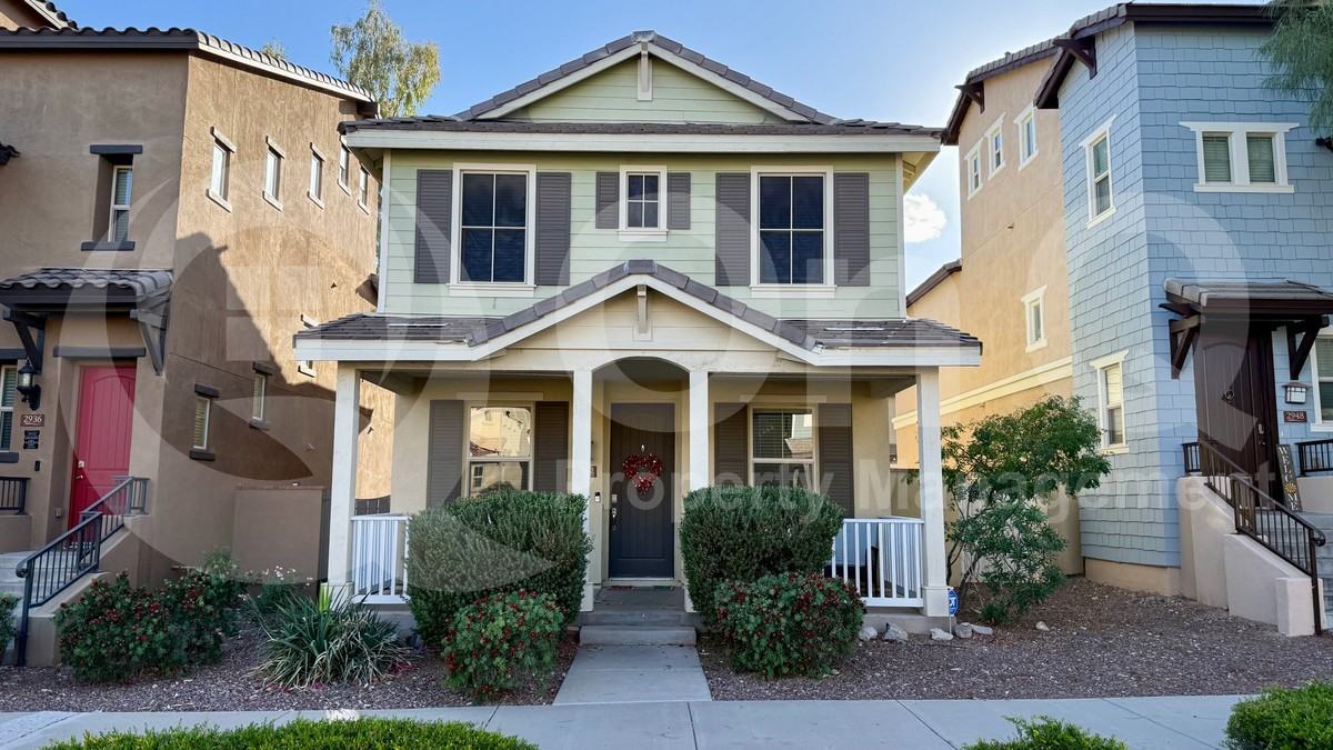 2942 N Evergreen St - Photo 2 of 20