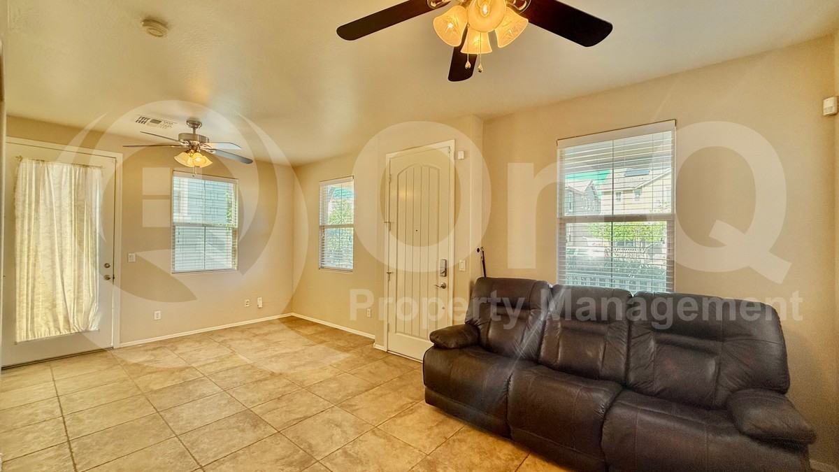 2942 N Evergreen St - Photo 6 of 20