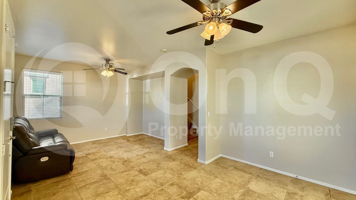 2942 N Evergreen St - Photo 7 of 20