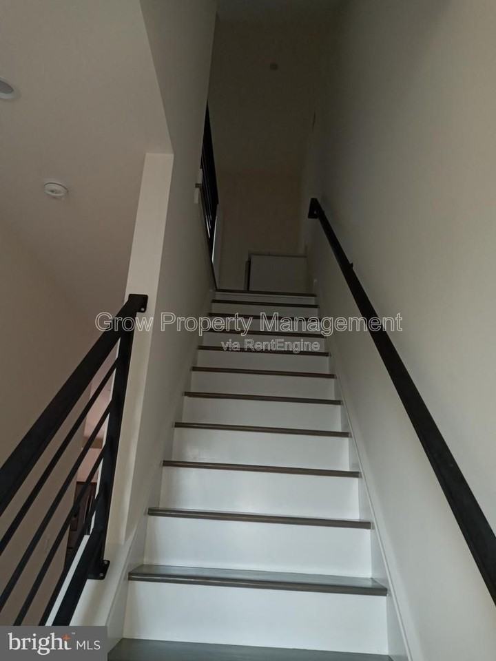 2127 N 9th St #1 - Photo 4 of 15