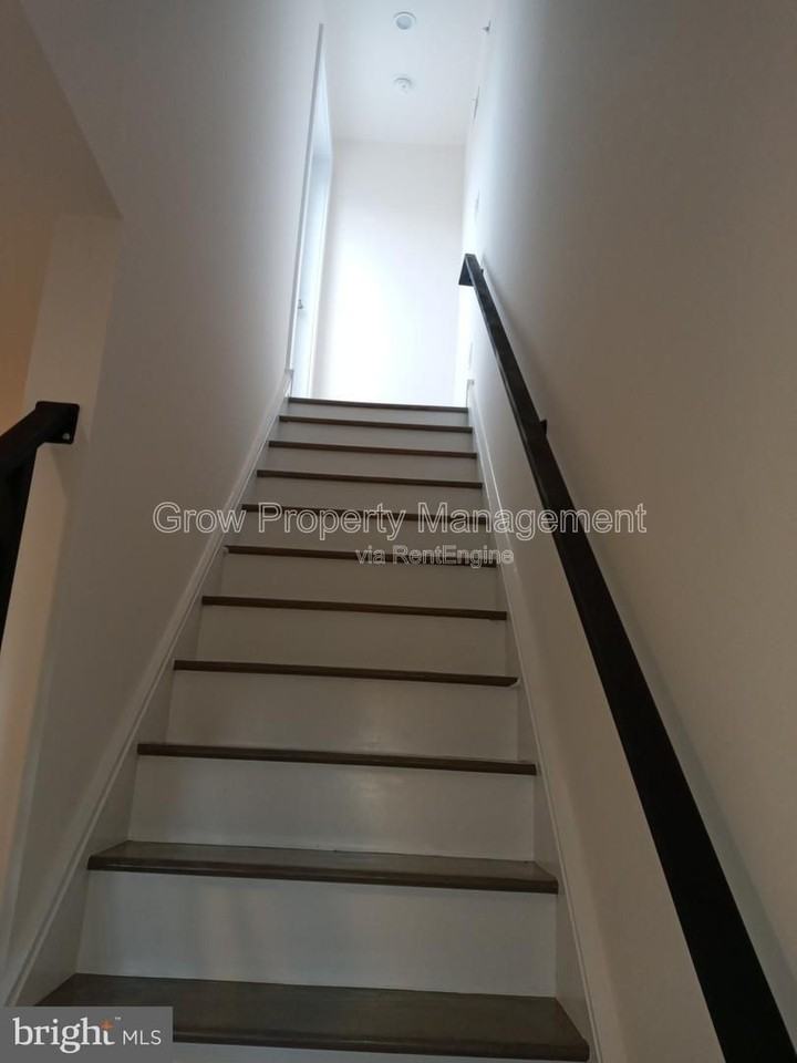 2127 N 9th St #1 - Photo 5 of 15