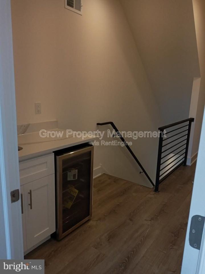 2127 N 9th St #1 - Photo 6 of 15