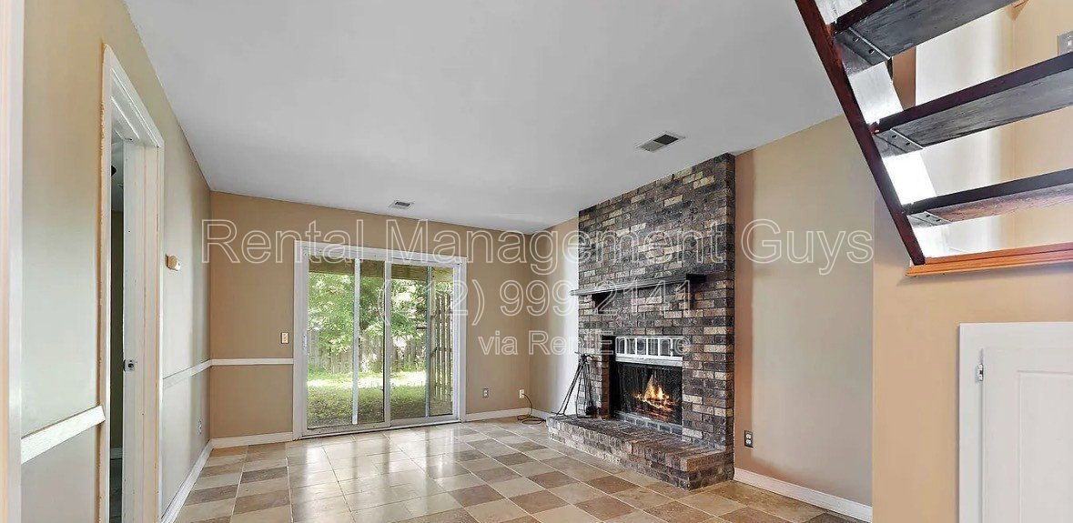 7390 Stewart Dr - Photo 4 of 10