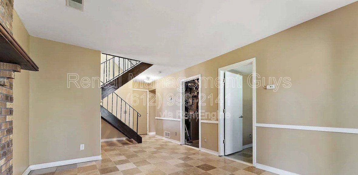 7390 Stewart Dr - Photo 5 of 10