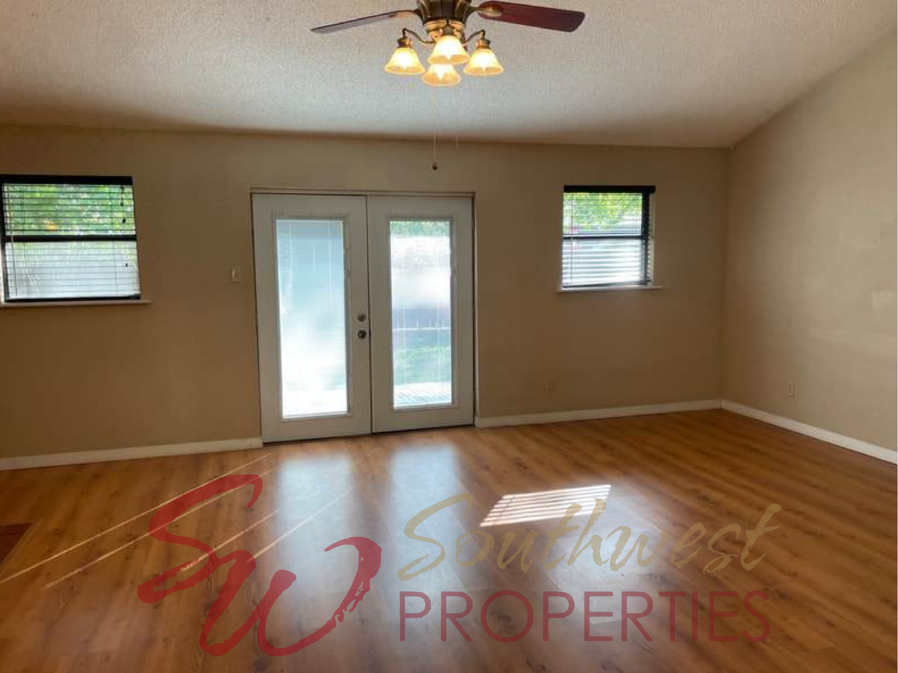 1209 Mockingbird Ln - Photo 3 of 13