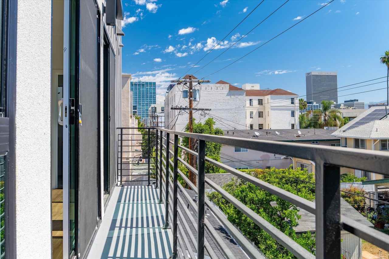 926 S Harvard Blvd - Photo 7 of 21