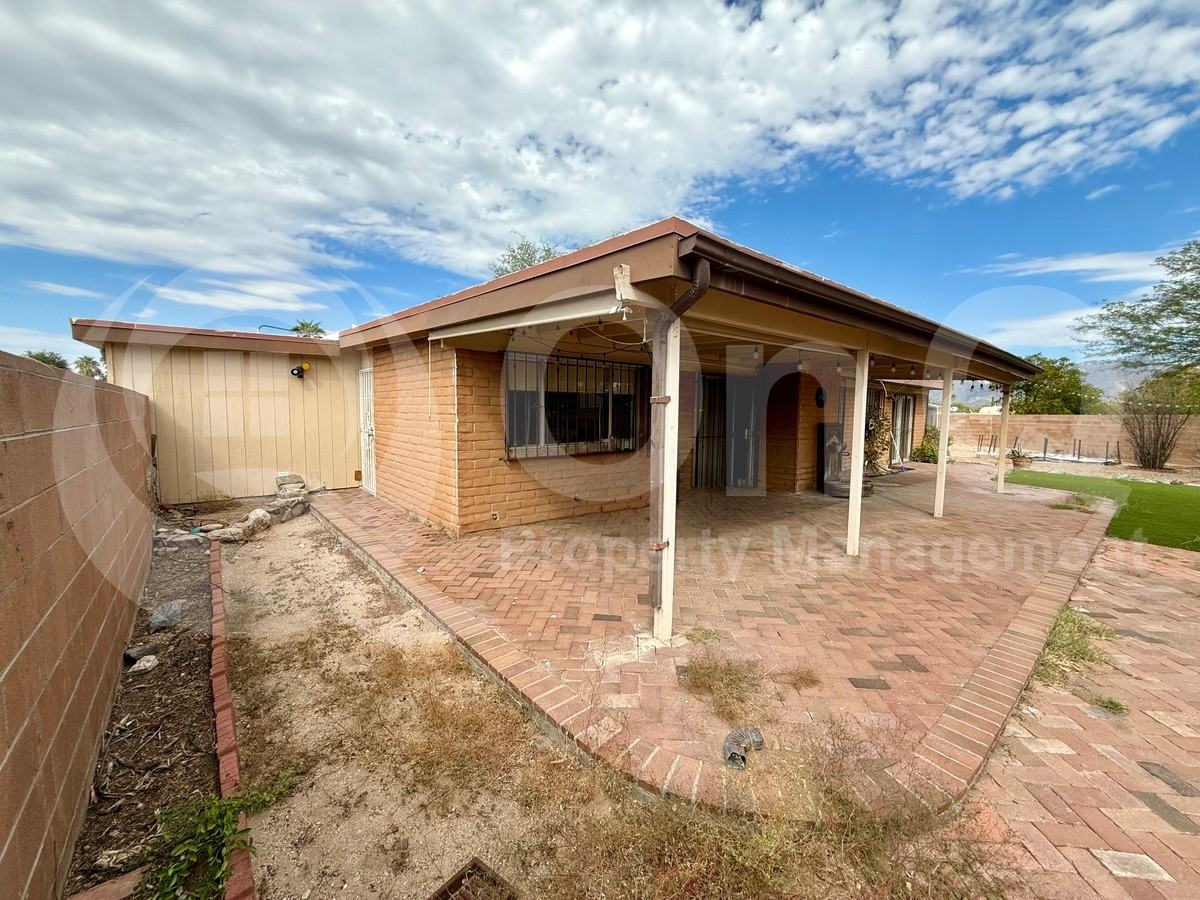 8645 E Bellevue Pl - Photo 5 of 22