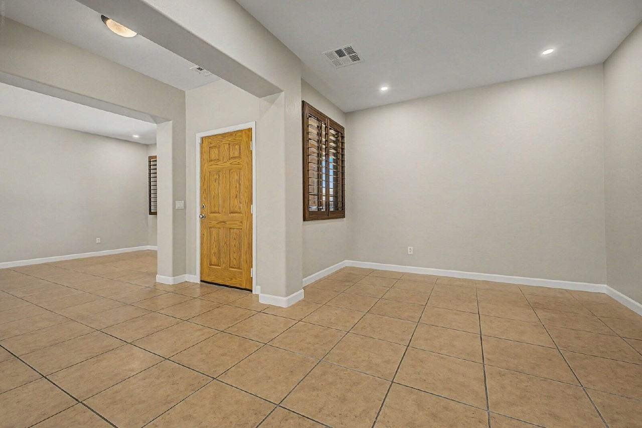 14515 W Cameron Dr - Photo 5 of 33