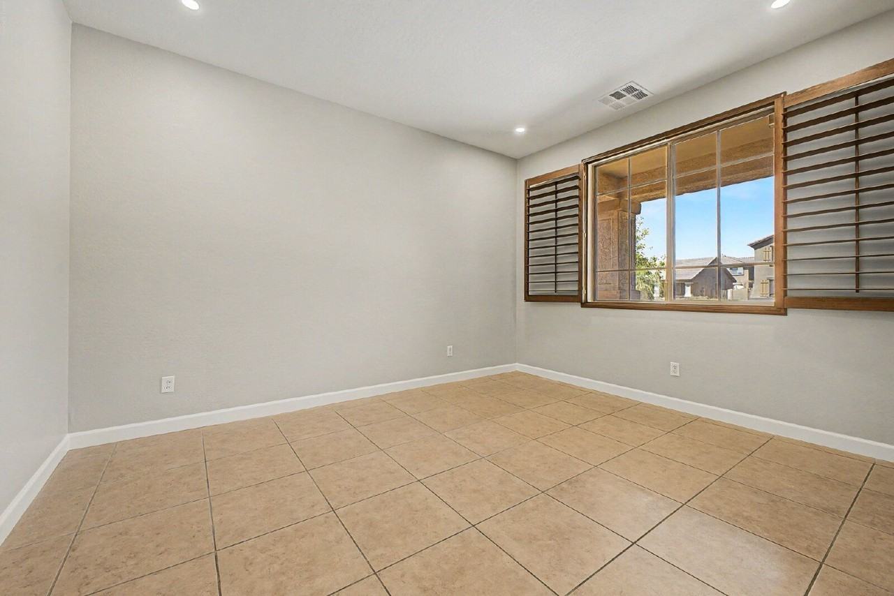 14515 W Cameron Dr - Photo 6 of 33