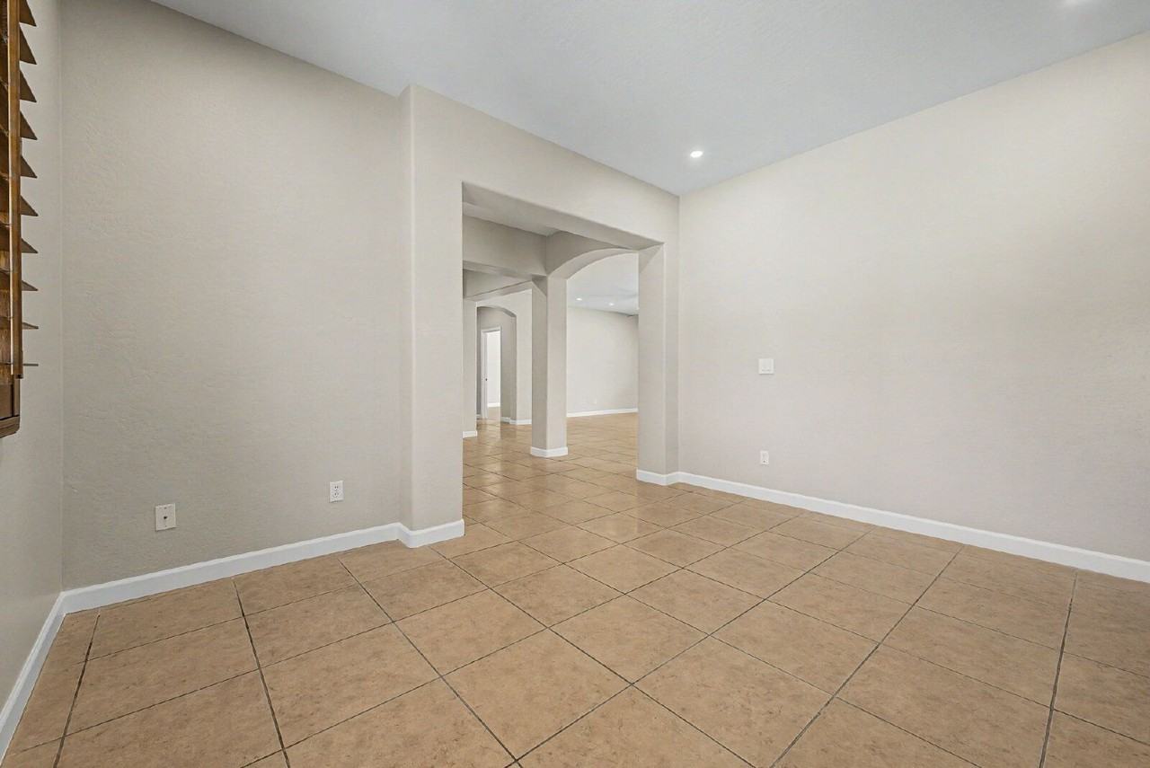 14515 W Cameron Dr - Photo 7 of 33