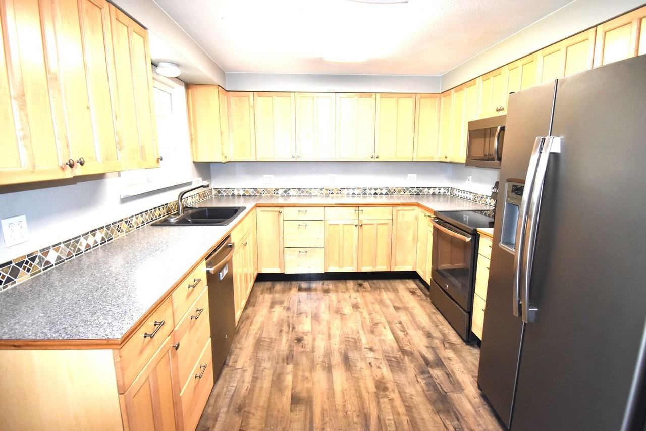 685 N 4th St - Photo 2 of 31