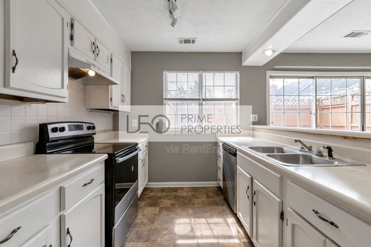 5546 Clover Rise Ln - Photo 4 of 15