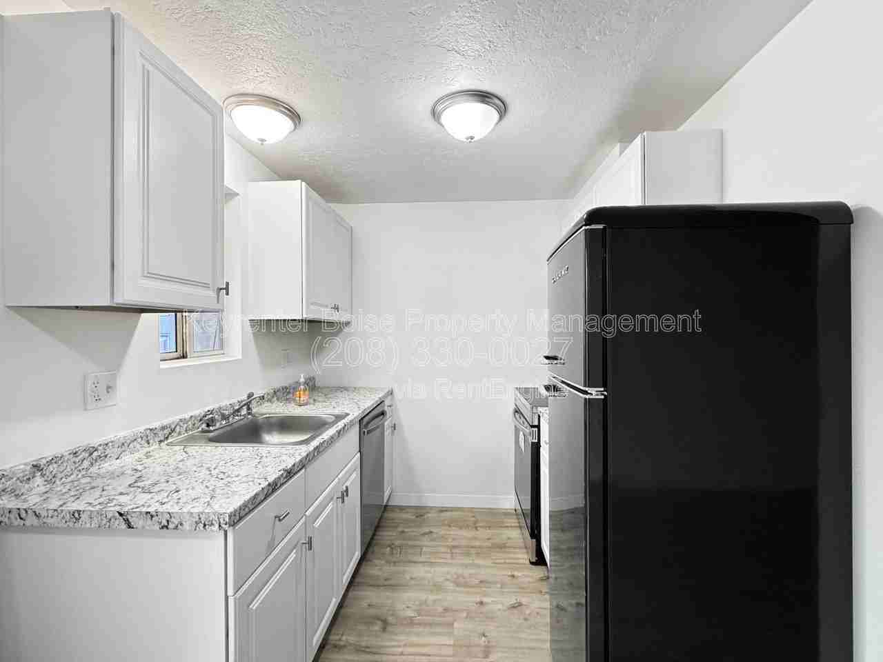 4813 W Targee St - Photo 5 of 15