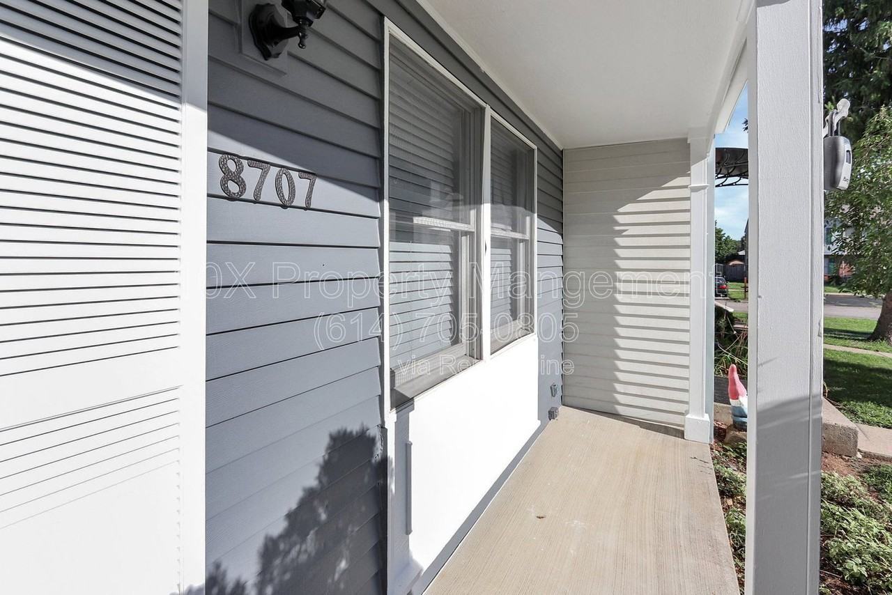 8707 Glencanyon Dr - Photo 4 of 40