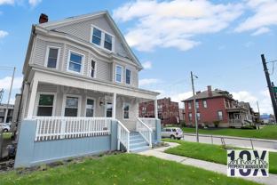 1652 Summit St #A - Photo 1 of 1