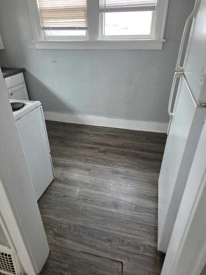 1023 Barrie Ave - Photo 6 of 13