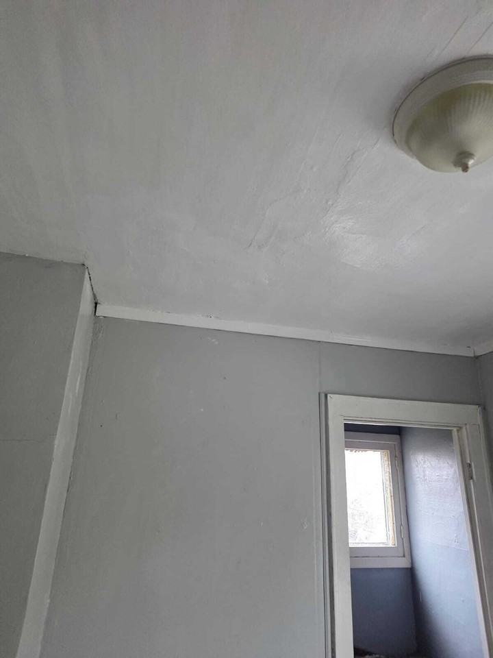1023 Barrie Ave - Photo 7 of 13