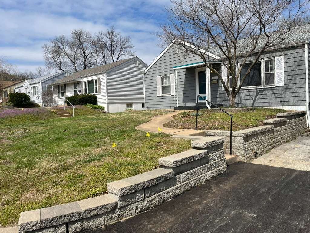 9813 Lullaby Ln - Photo 2 of 40