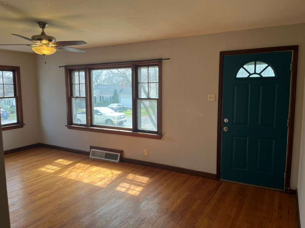 9813 Lullaby Ln - Photo 3 of 40