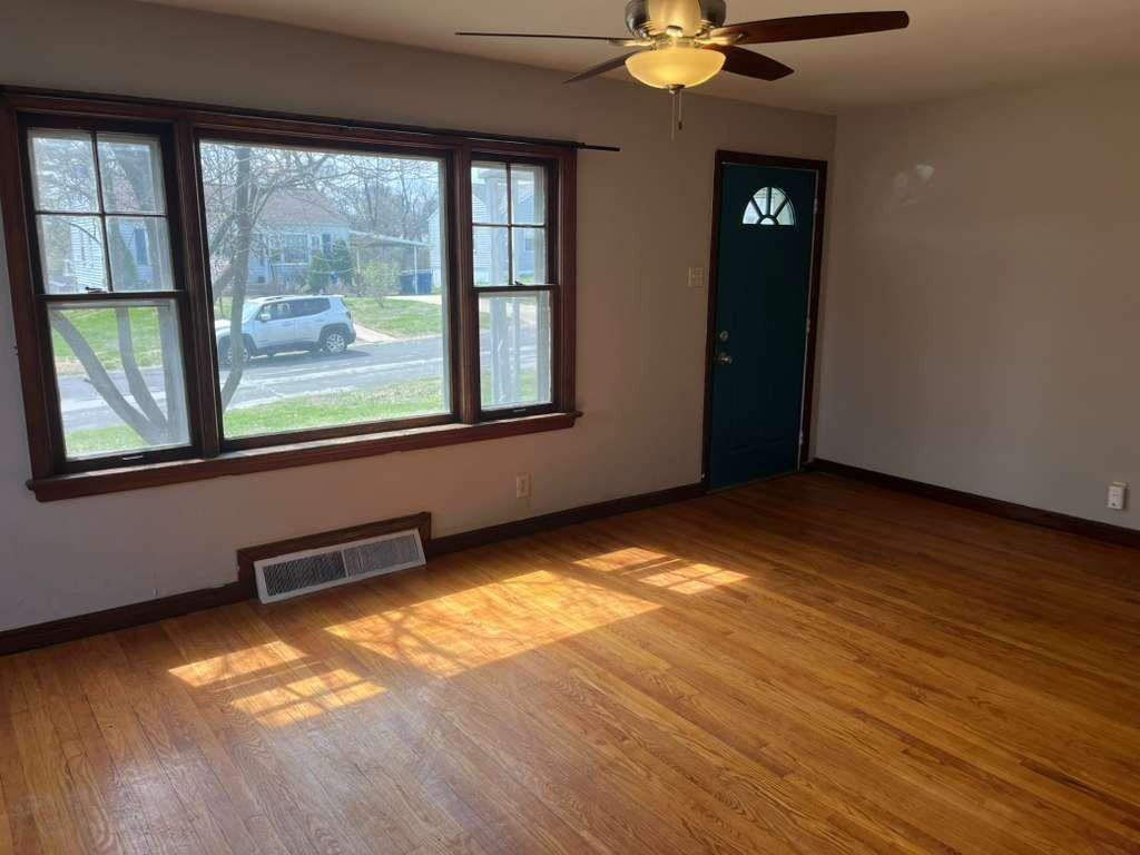 9813 Lullaby Ln - Photo 4 of 40