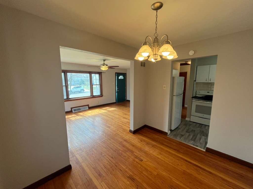 9813 Lullaby Ln - Photo 5 of 40