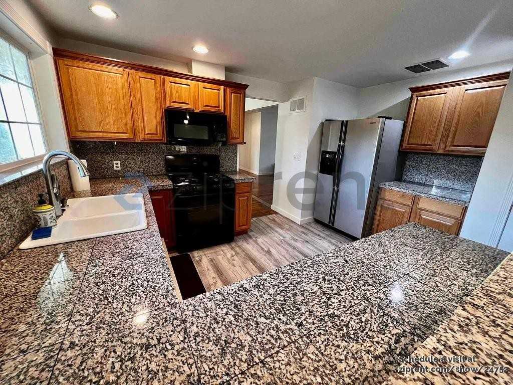 16719 Ne 20th St - Photo 3 of 19