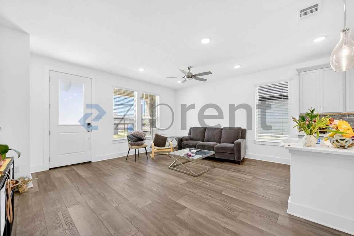 3140 Eddington Dr - Photo 6 of 28