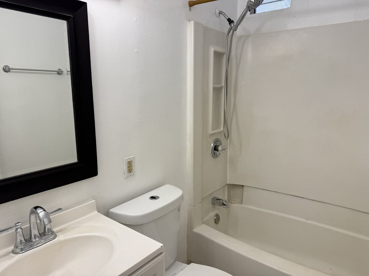 1231 Hooli Cir - Photo 4 of 6