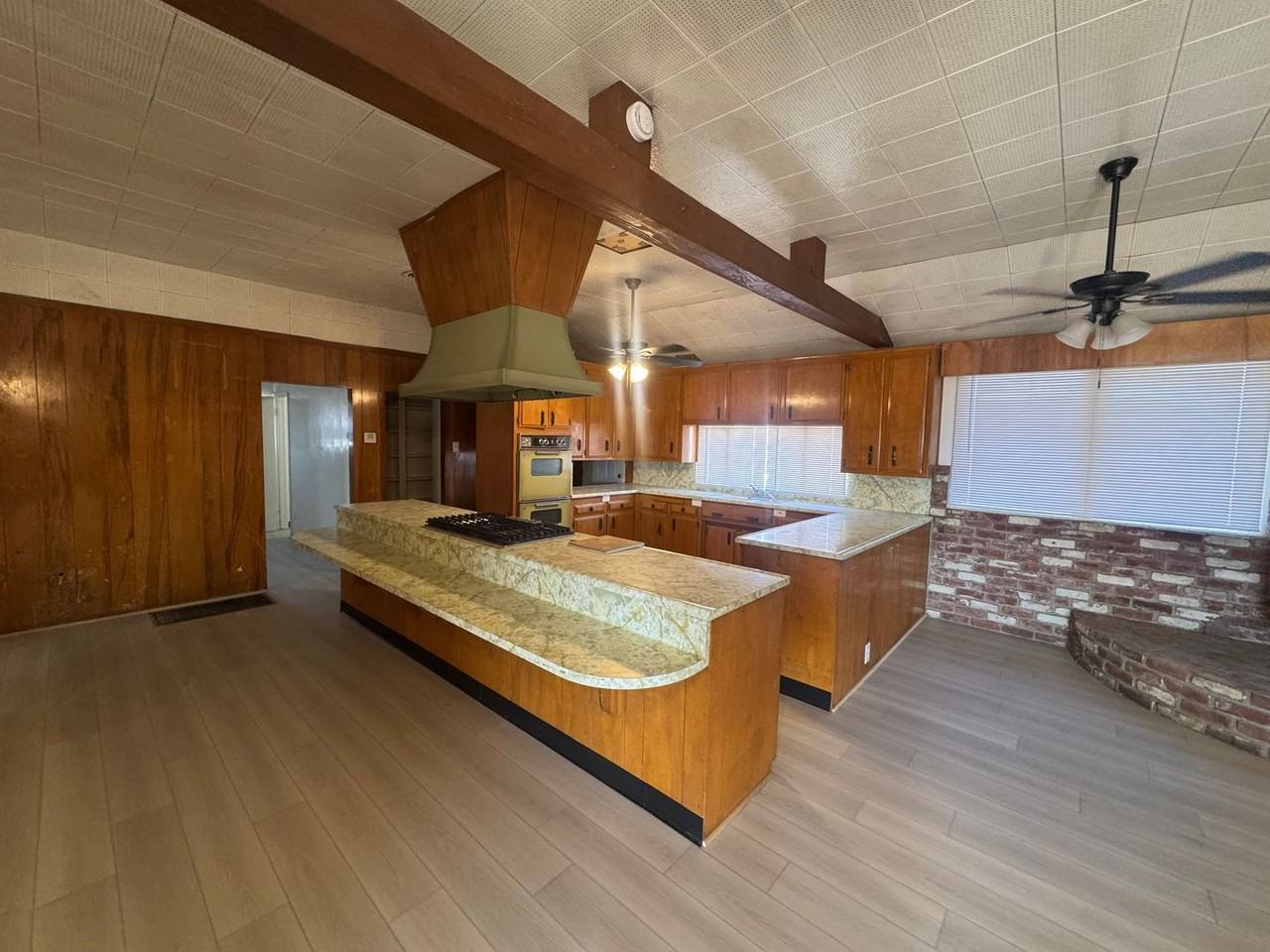 1000 E Hosking Ave - Photo 3 of 11