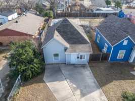 featured image of 2406 2400, 2402, 2404, 2406 Ross / 404 NW 24th / 406 NW 24th