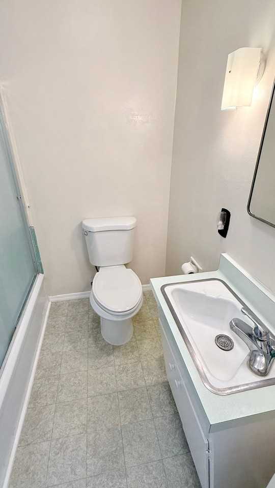 2205 O St - Photo 5 of 9