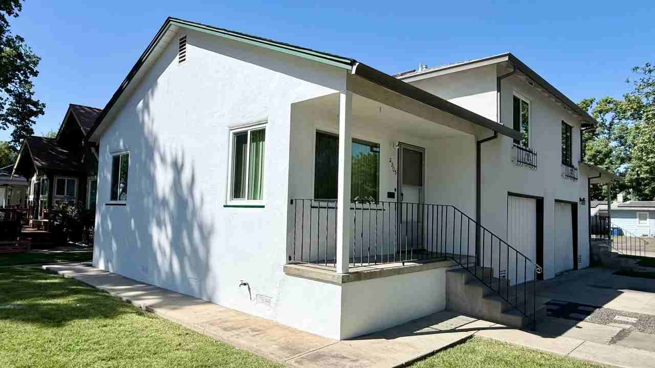 2205 O St - Photo 6 of 9