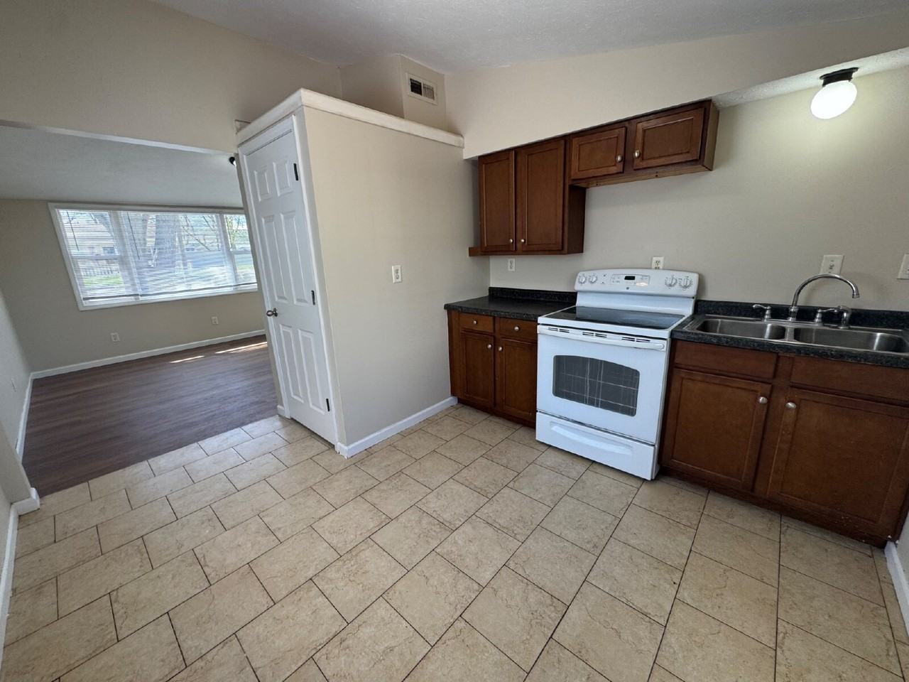 1036 N Indiana Ave - Photo 6 of 13