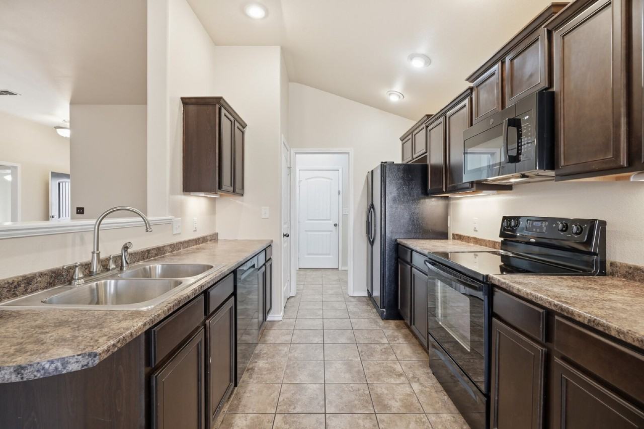 9304 Remington Ave - Photo 4 of 13