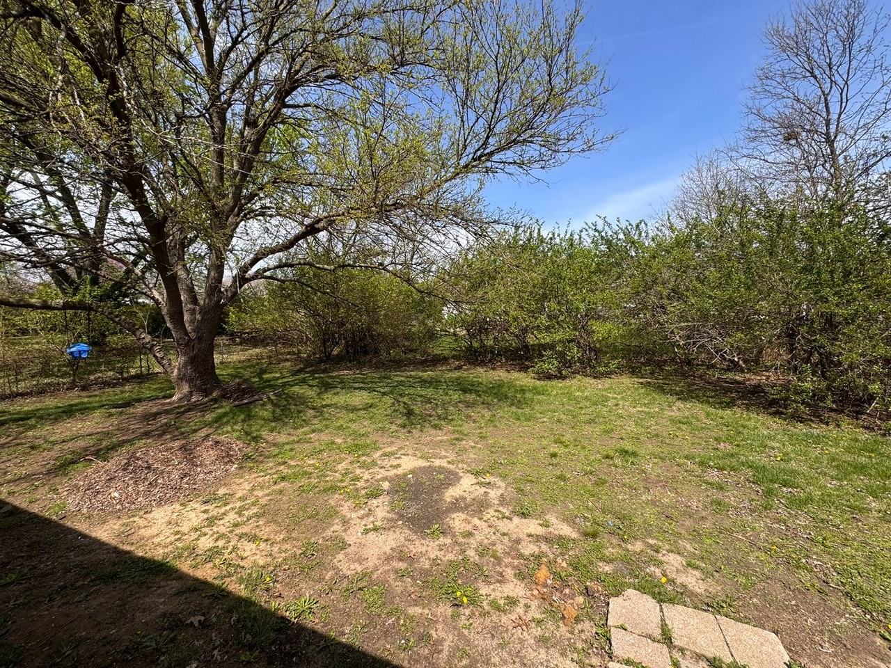 1207 W Worley St - Photo 3 of 24
