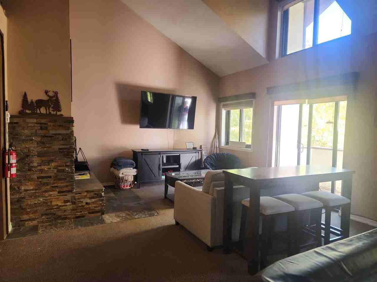 102 S Alpine Ct - Photo 3 of 12