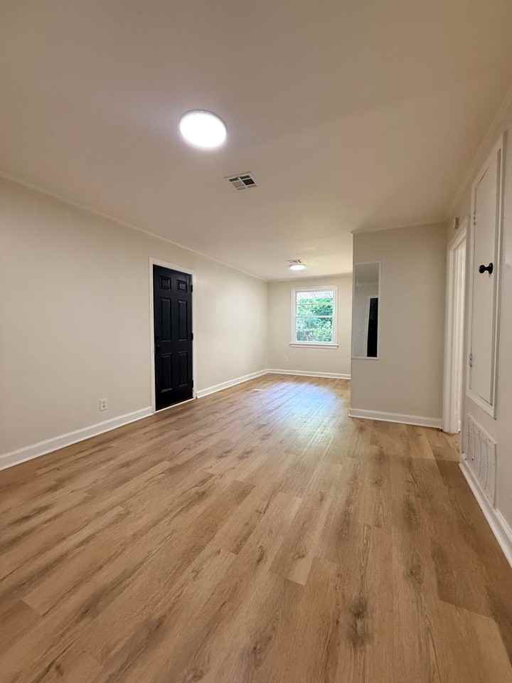 2503 Skyline Ave - Photo 2 of 13