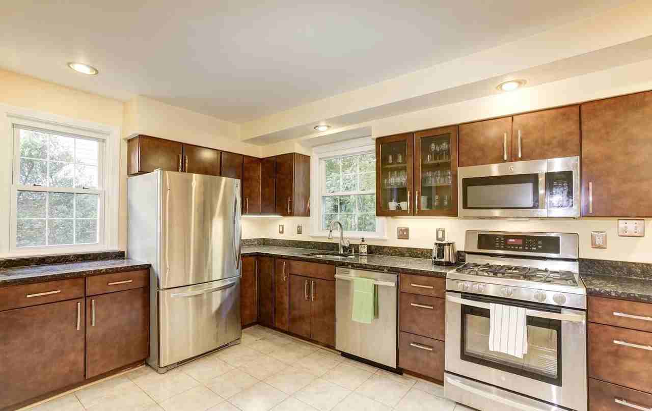 9209 Wendell St - Photo 6 of 28