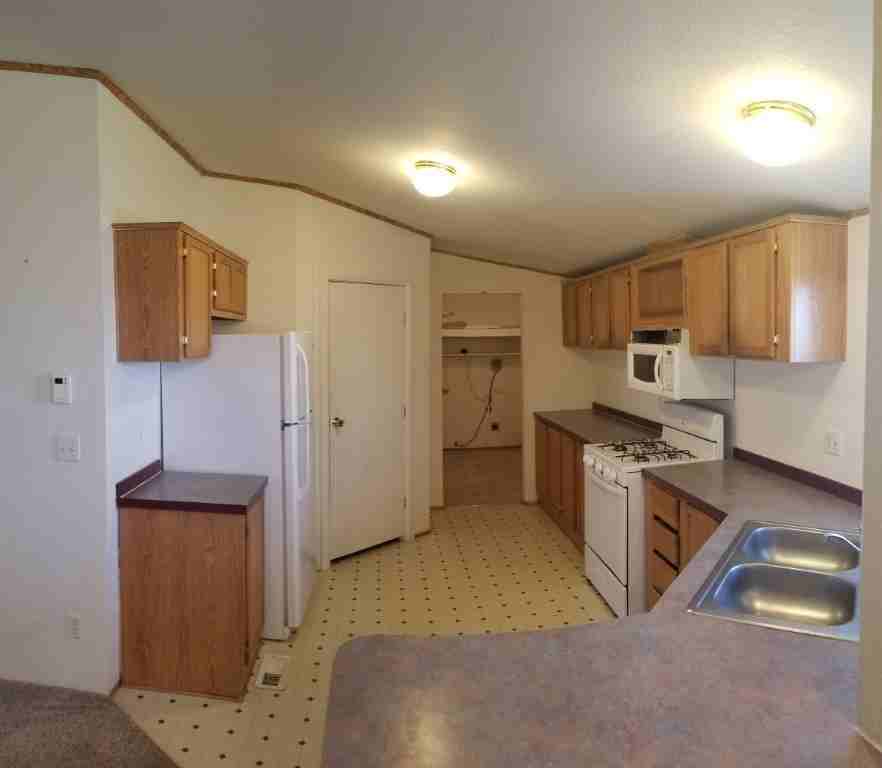 4538 W 1000 N - Photo 4 of 10