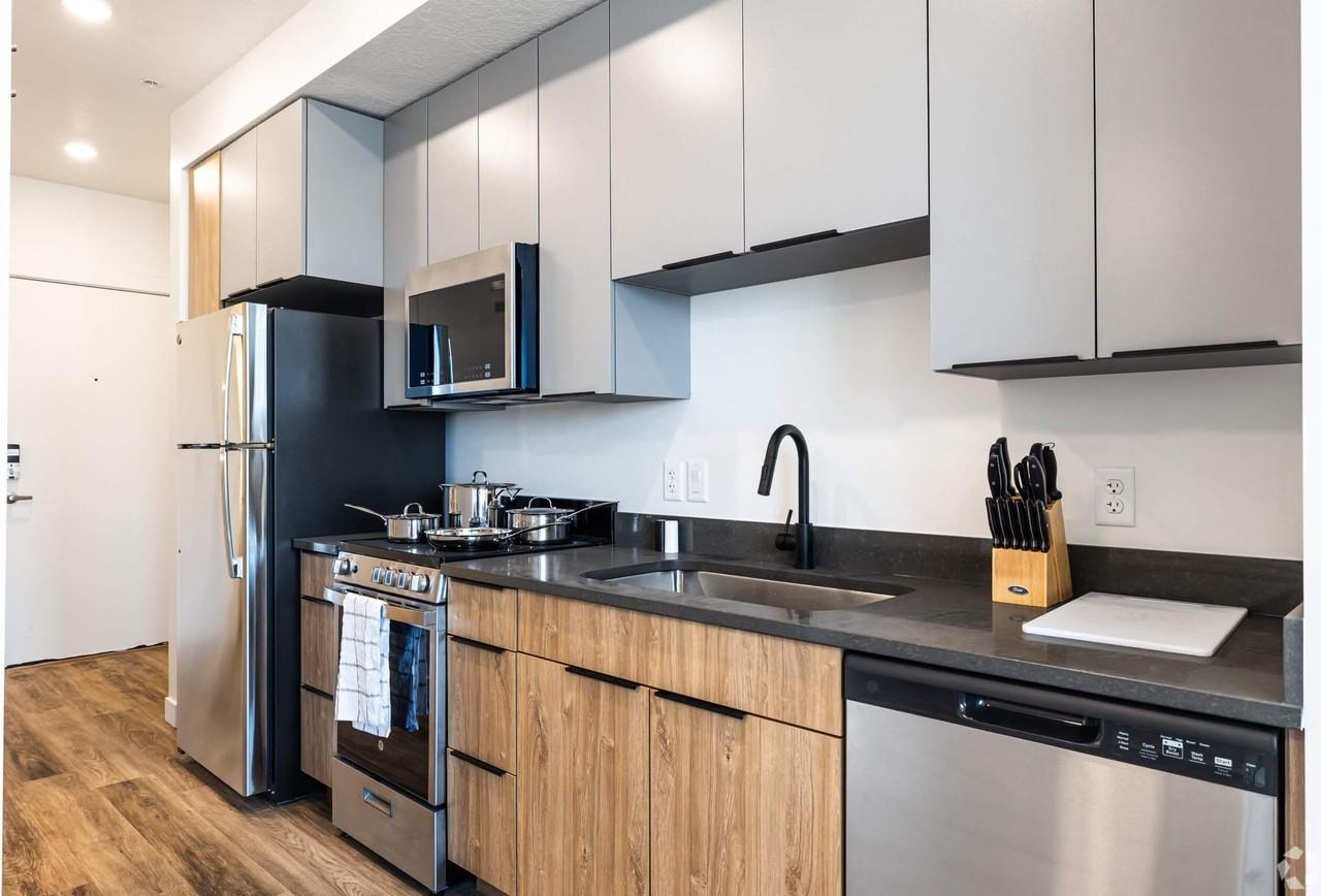 Lotus Gallacher - Photo 7 of 29