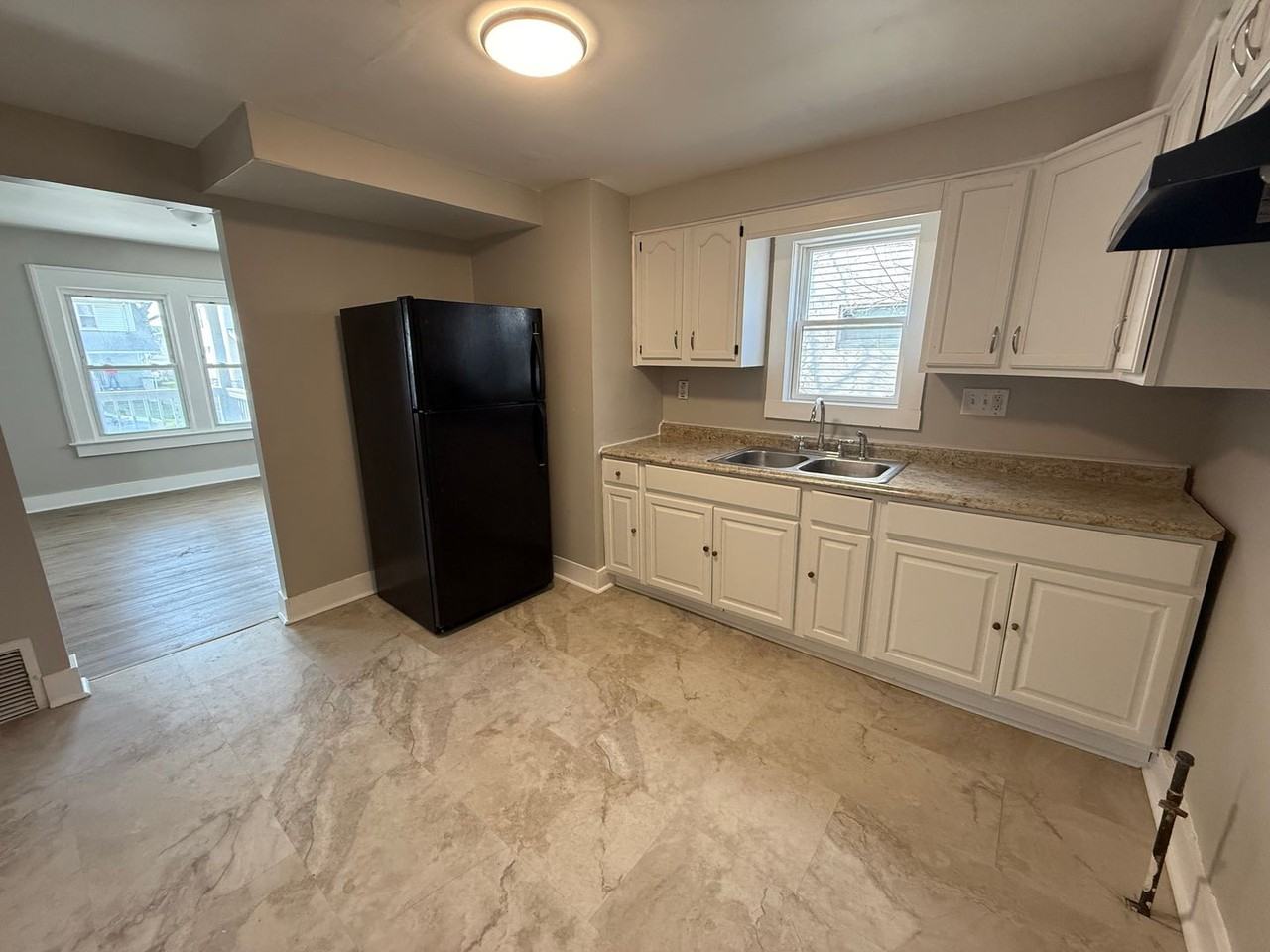 4503 E 126th St - Photo 3 of 29