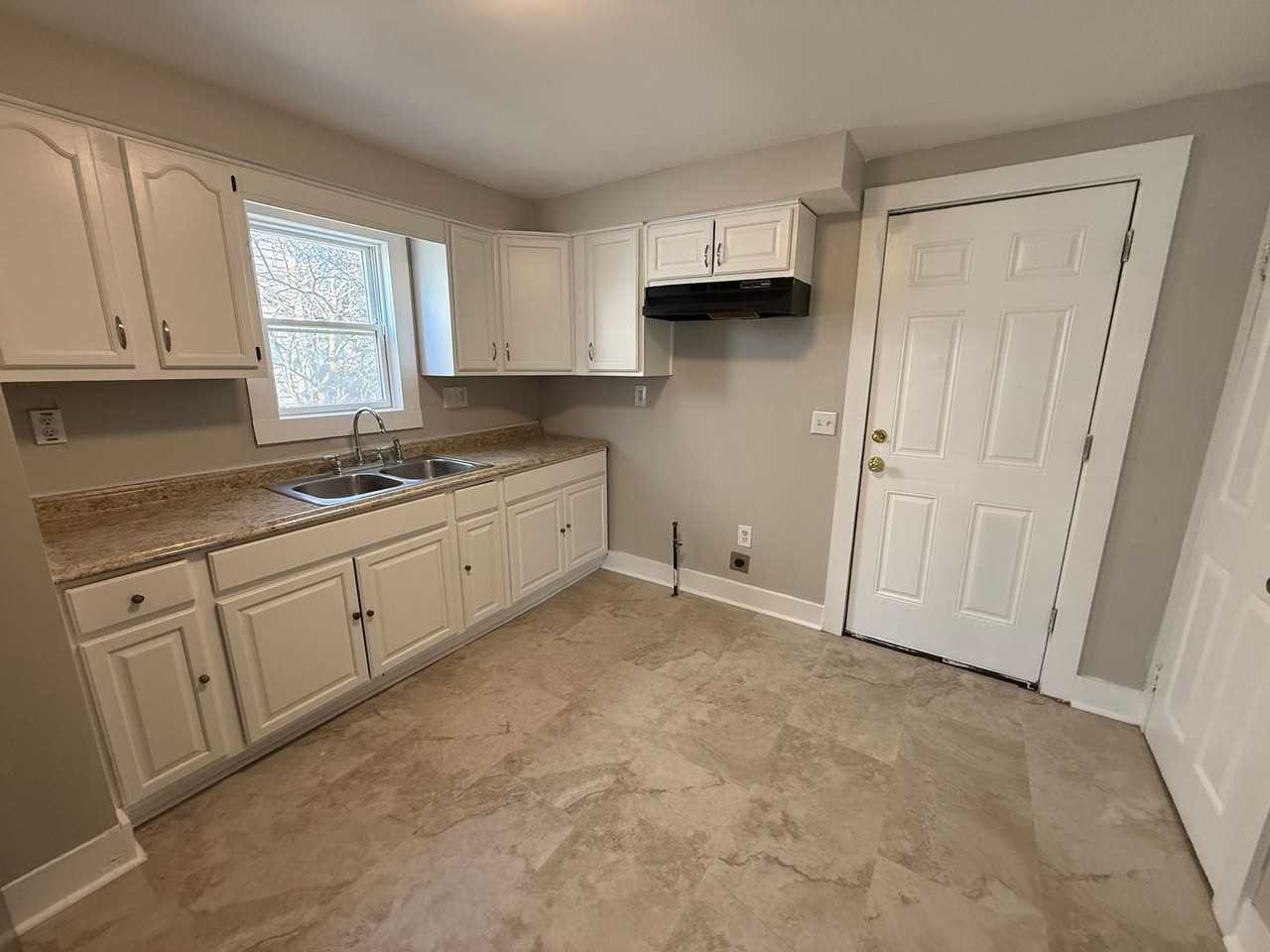 4503 E 126th St - Photo 5 of 29