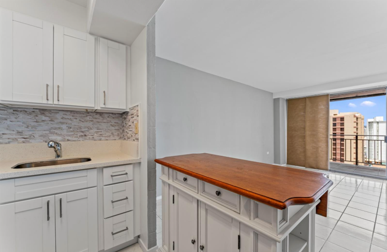 1415 Victoria St #1002 - Photo 3 of 12