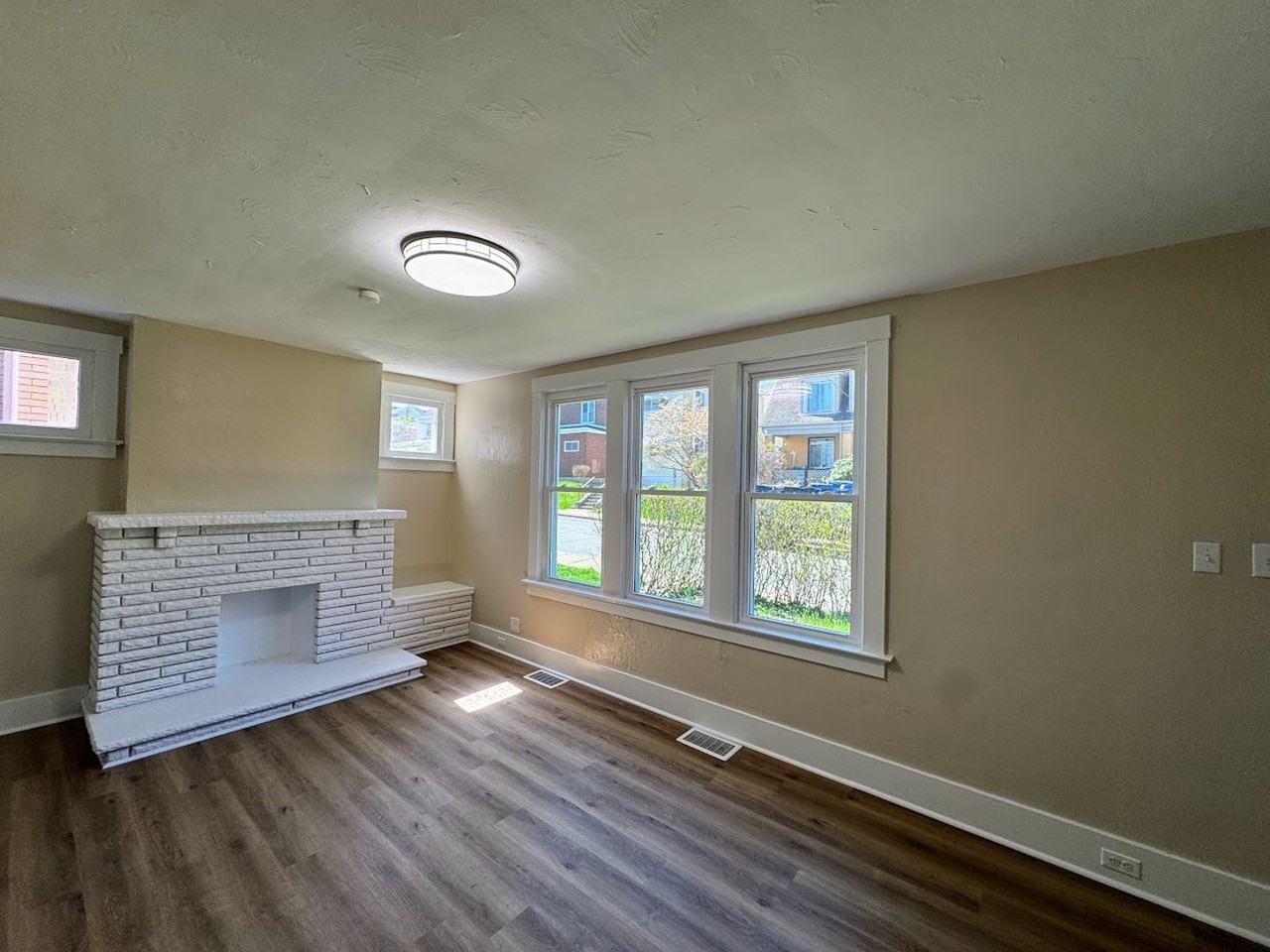 1680 Potomac Ave - Photo 2 of 12