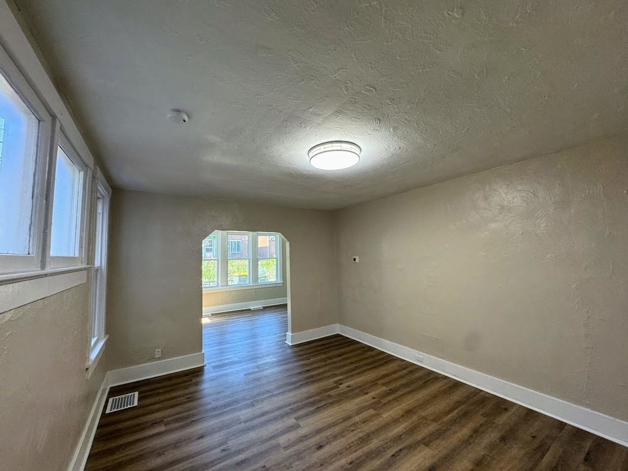 1680 Potomac Ave - Photo 4 of 12