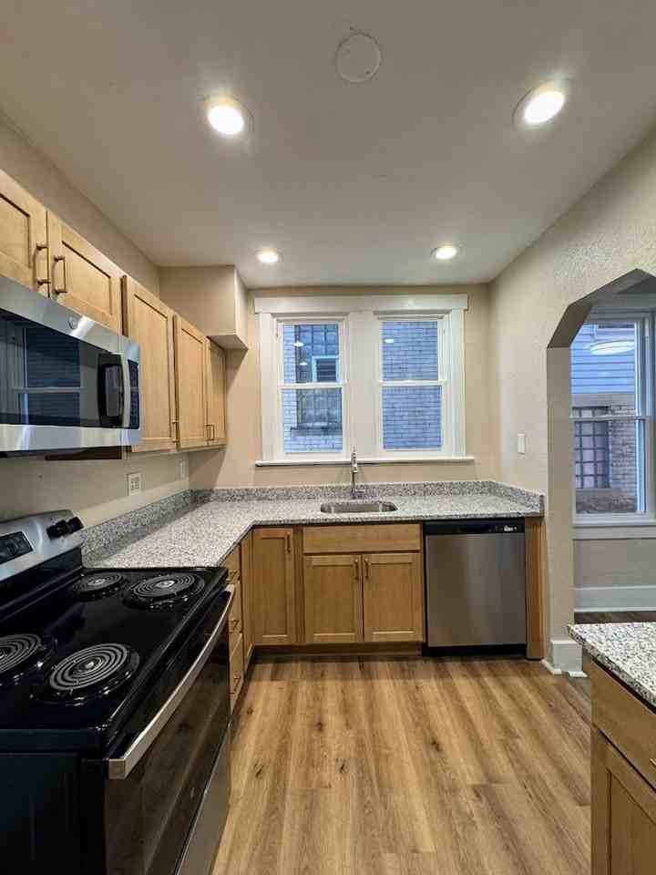 1680 Potomac Ave - Photo 6 of 12