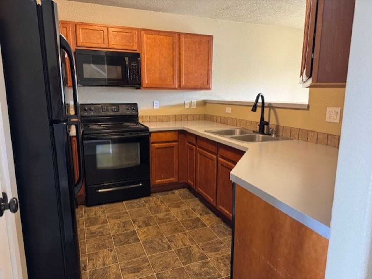 1373 Sw 27th St - Photo 3 of 16