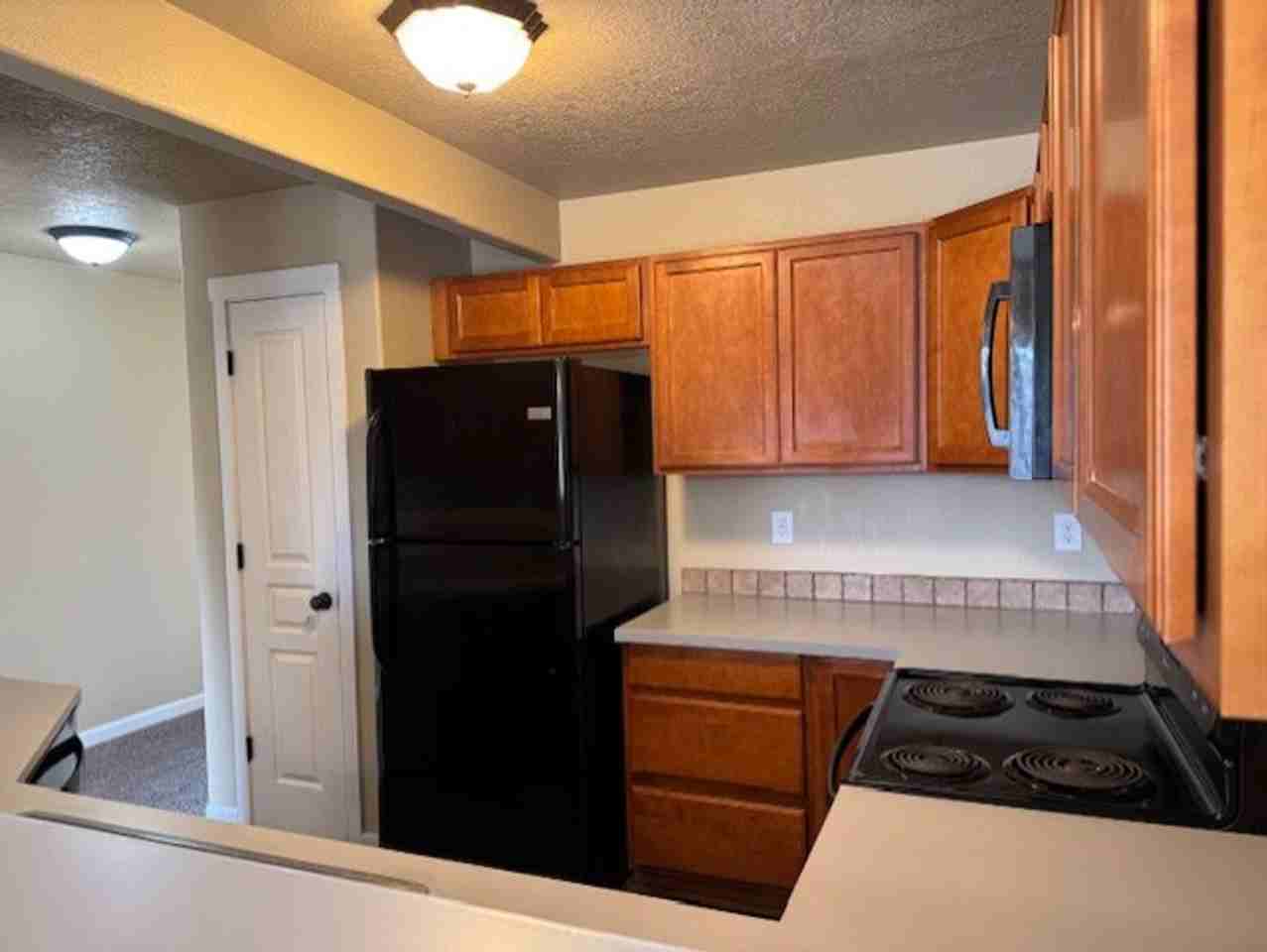 1373 Sw 27th St - Photo 4 of 16