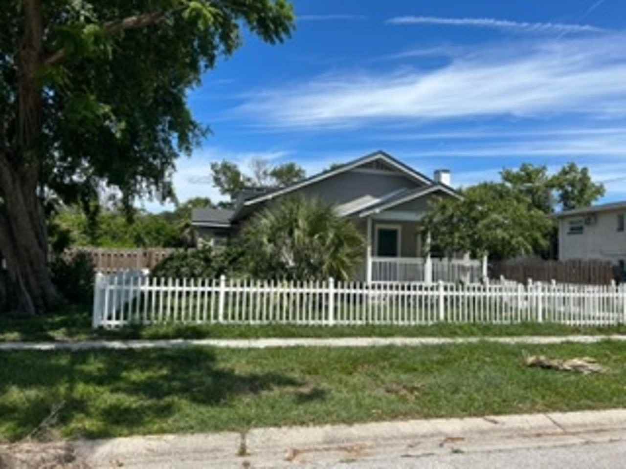 3411 Iris St N - Photo 2 of 13