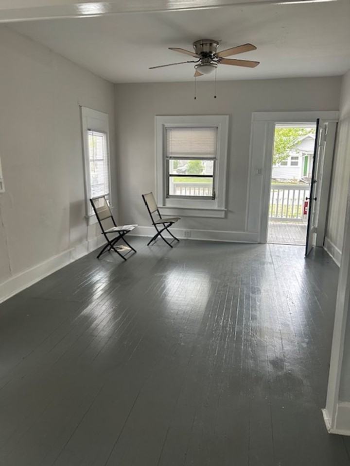 3411 Iris St N - Photo 3 of 13